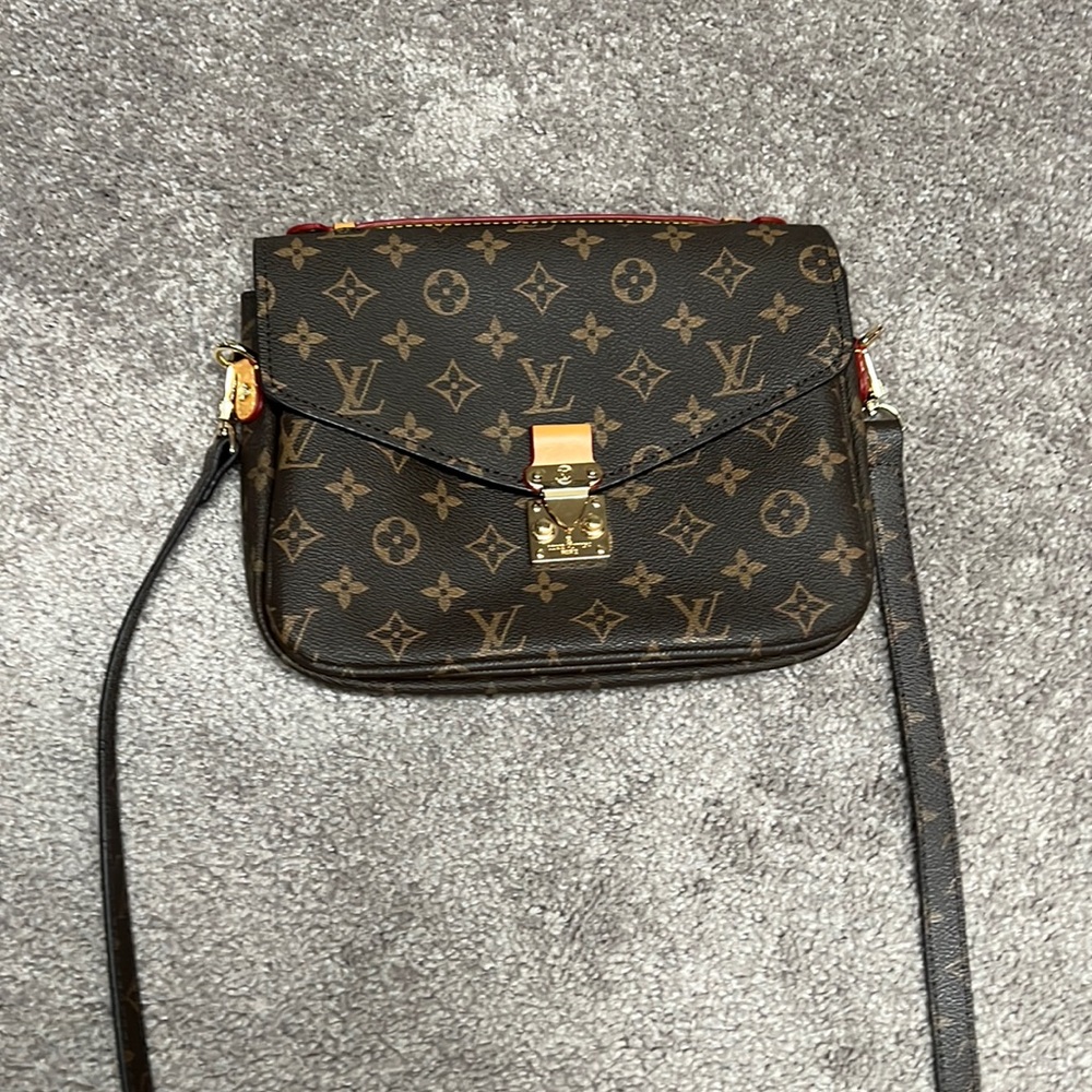 Faux Louis Vuitton